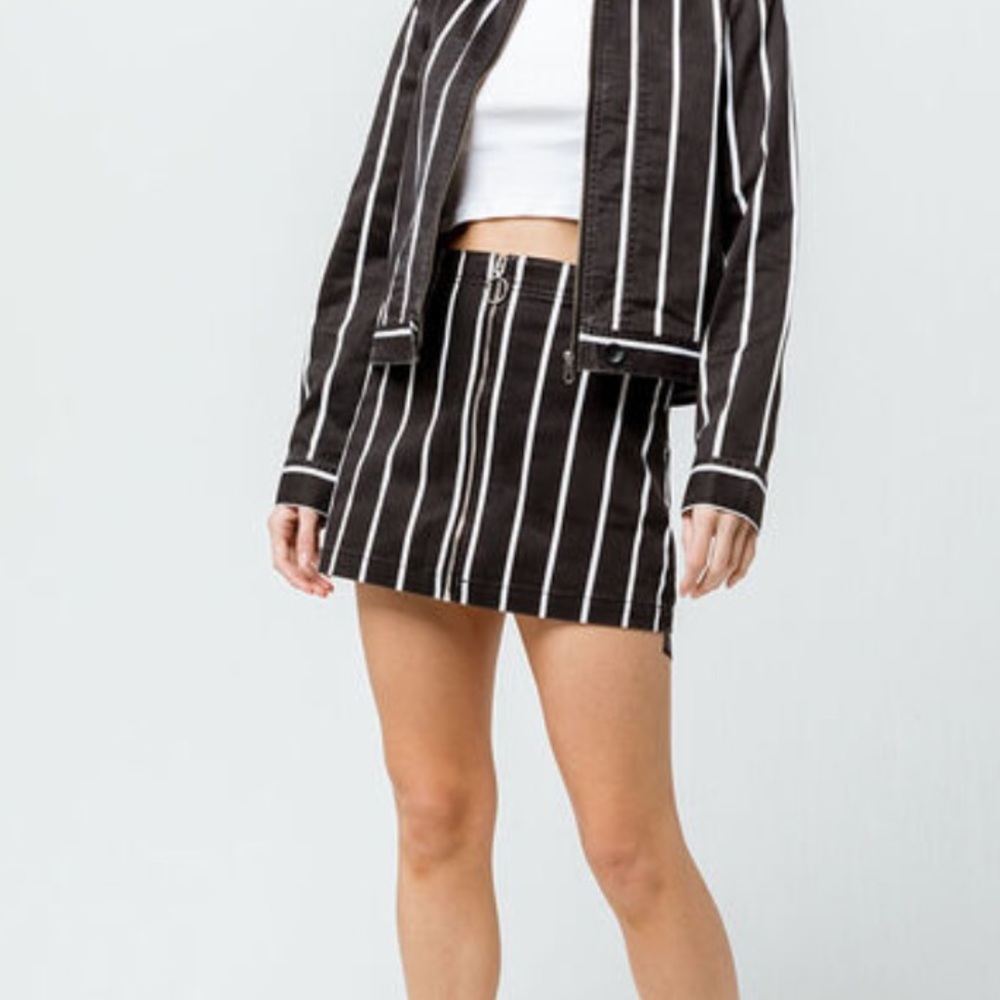 NWT Volcom Frochickie Striped Mini Skirt